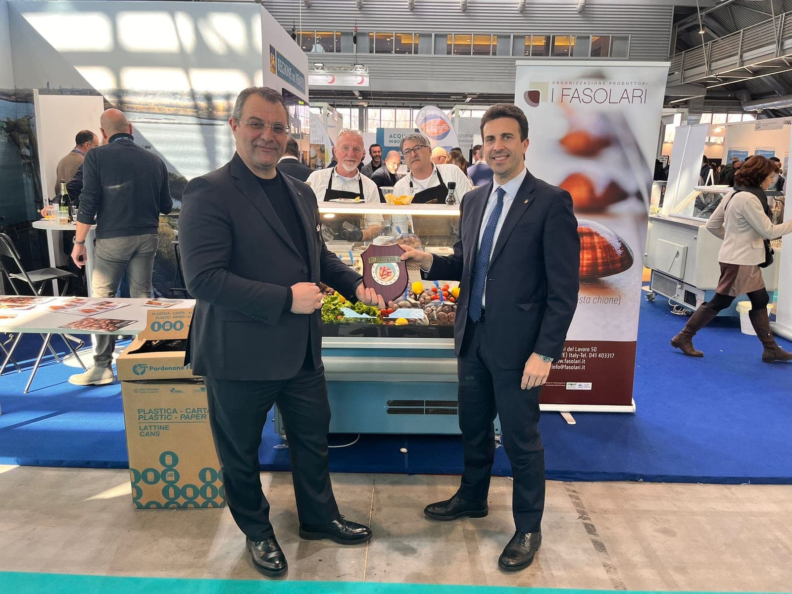 Due rappresentanti dell'O.P. allo stand della Regione del Veneto ad AquaFarm