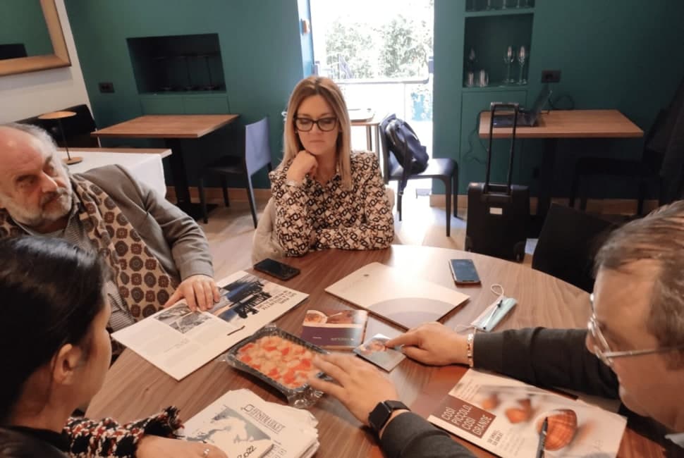 L'incontro attorno al tavolo con i materiali sui prodotti a base di fasolari