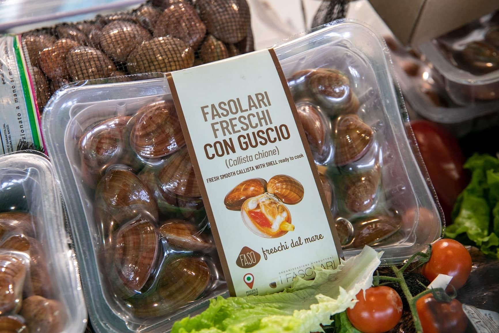 Fasolari freschi con guscio in vaschetta skin